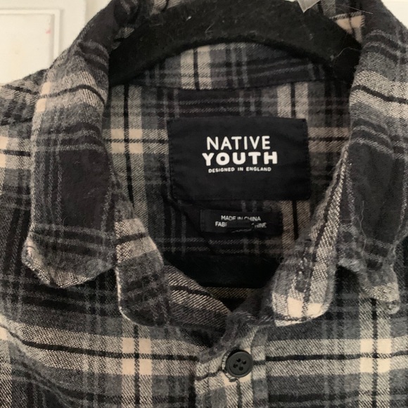 Native youth plaid button down black grey small - Picture 4 of 9